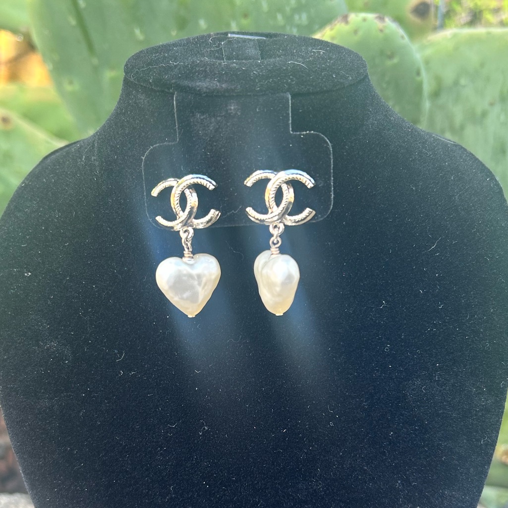 Chanel Cc And Pearl Heart Necklace